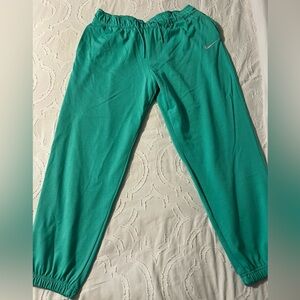 Woman’s Nike teal pants
